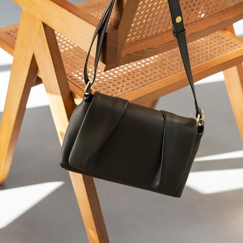 8 Pcs Gold Keychain Clip Screw Carabiner O-Type Screw Lock Keychain, Brass Carabiner Unisex, Suitable for Car Keys, Handbags, Wallets (Gold)