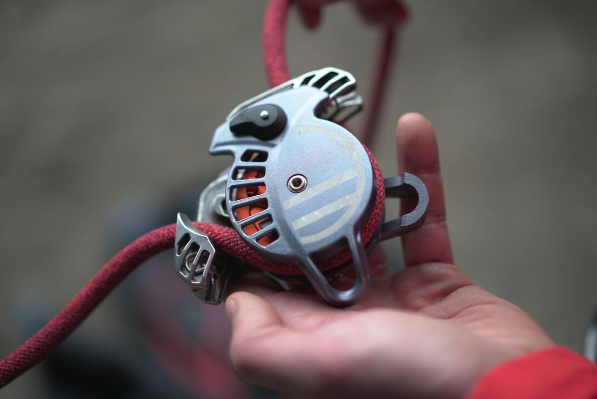 Revo Rock Climbing Belay Device - Auto-Locking Belay Device