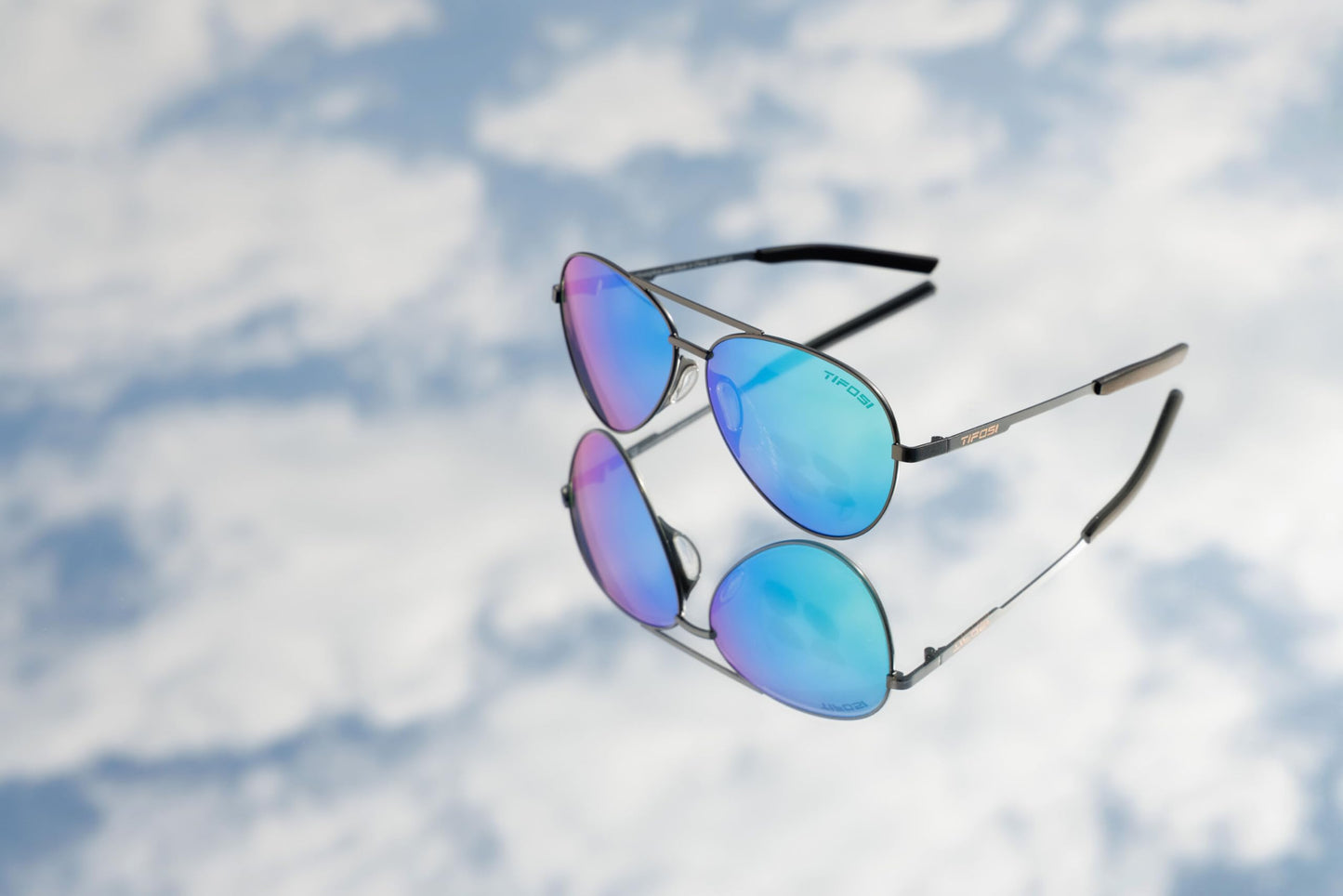 Tifosi Optics Shwae Aviator Sunglasses (Graphite, Smoke Green)