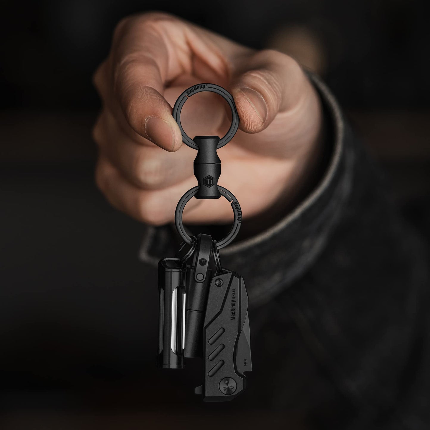 KeyUnity KM04 Titanium Carabiner Keychain Clip & KA15BK Double-end Swivel Keychain Key Ring Connector Bundle