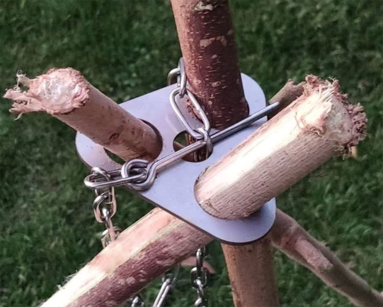 DS. DISTINCTIVE STYLE Stainless Steel Campfire Tripod Plate for Outdoor Cooking - Turn Branches into Camping Tripod for Hanging Cookware - Camping Accessories for Fire Pit and Outdoor Oven