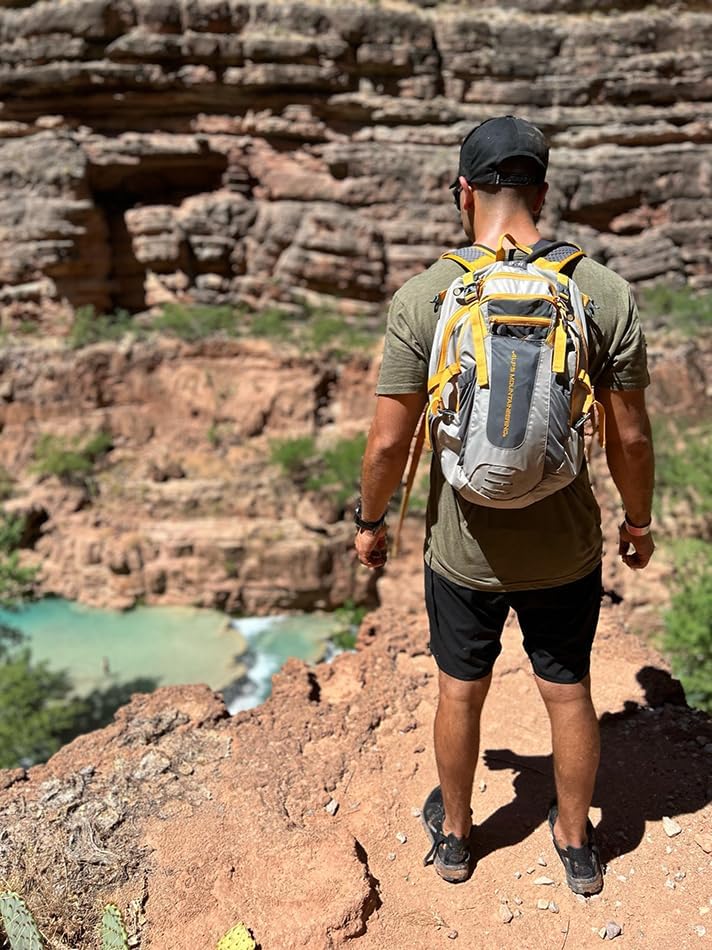 ALPS Mountaineering Gray/Apricot, 15L