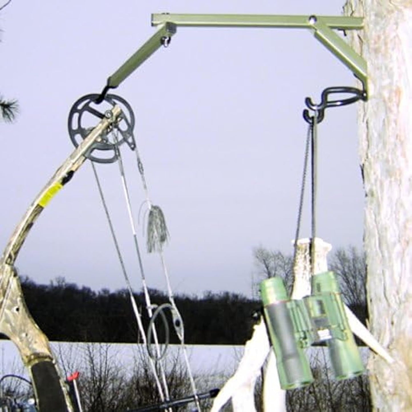 HME Easy-to-Attach Secure Tree Stand Pro Series Super Bow Hanger w/Usual and Dual-Prong Accessory Hooks, Super-Strong Machined Mounting Screw