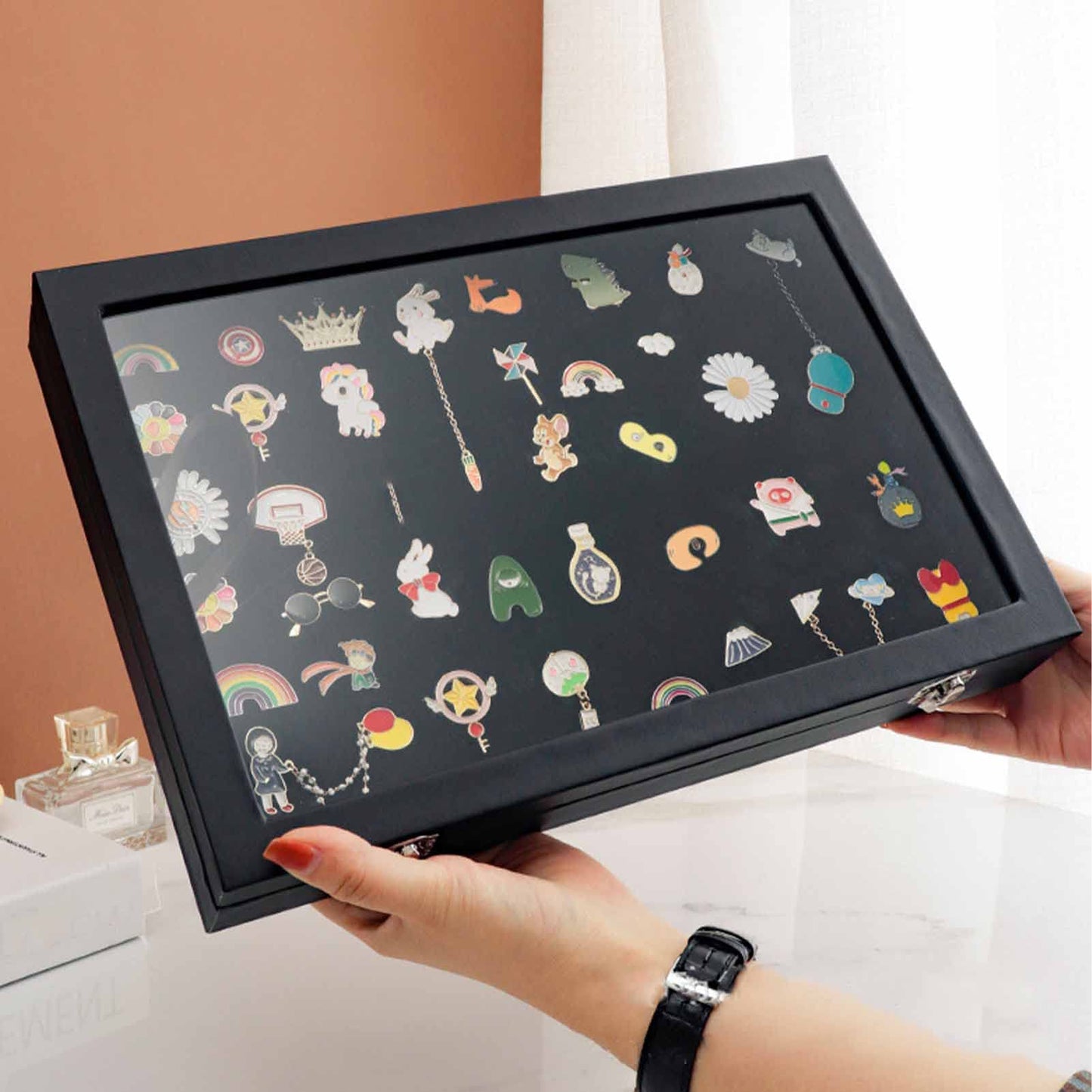 Large Capacity Pin Display Case, Transparent Cover, Badge Display Case, Shadow Box Frame Jewelry Storage Box with Lock Buckle for Pins, Military Medals, Badge Collection