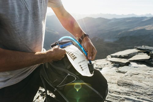 CamelBak Octane 25 Limited Edition Hydration Pack with 2L Fusion Hydration Bladder - Heather Grey/Racing Red