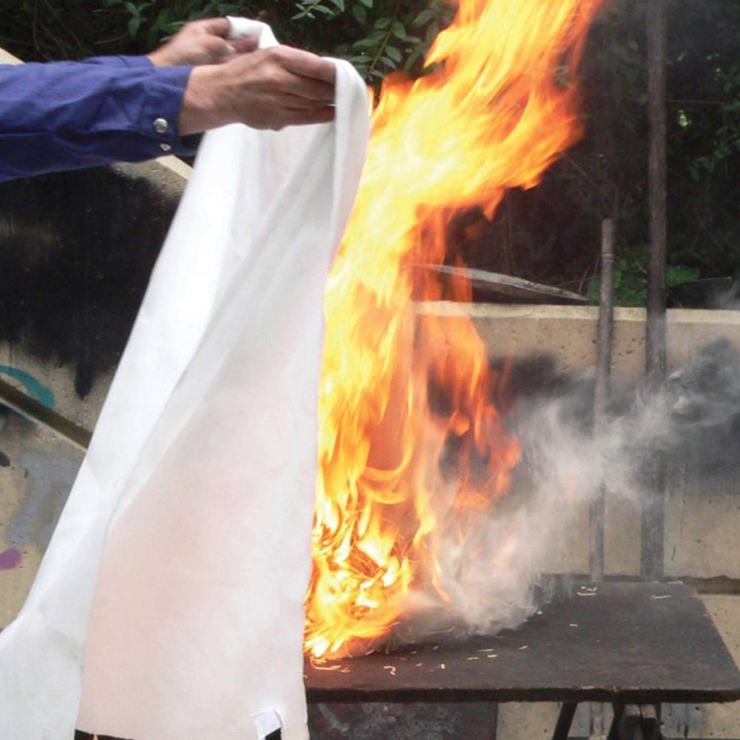 GEARGADGET Emergency Fire Blanket for Home and Kitchen Fire Extinguishers for The House x2 Prepared Fire Blankets 1m² Emergency Fire Blanket Quick Release in Case for Home Office Car