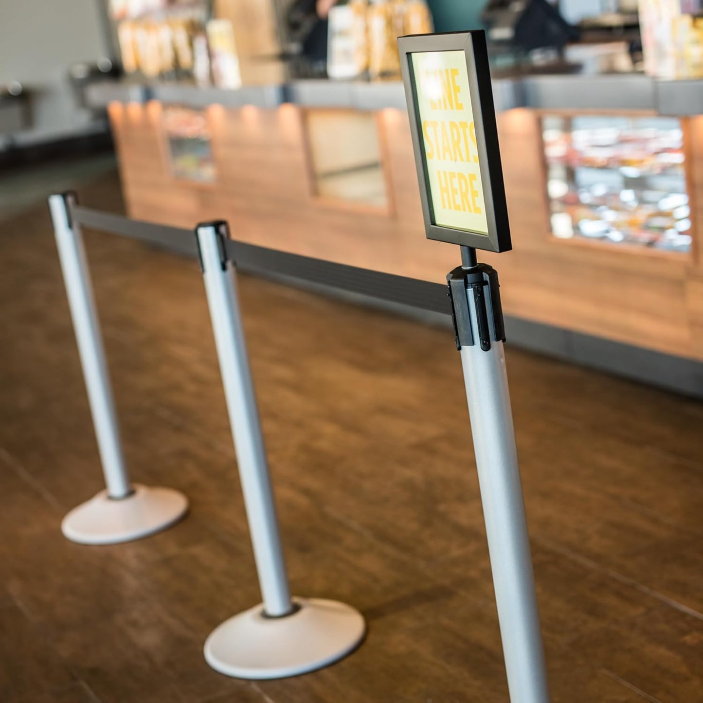 US Weight Premium Silver Steel Stanchion with 7.5-Foot Retractable Belt