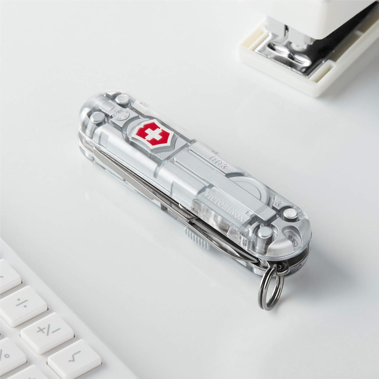Victorinox Signature Lite Swiss Army Knife, Compact, 7 Functions, Swiss Made Pocket Knife with Pressurized Ballpoint Pen, LED and Key Ring - Silver Tech