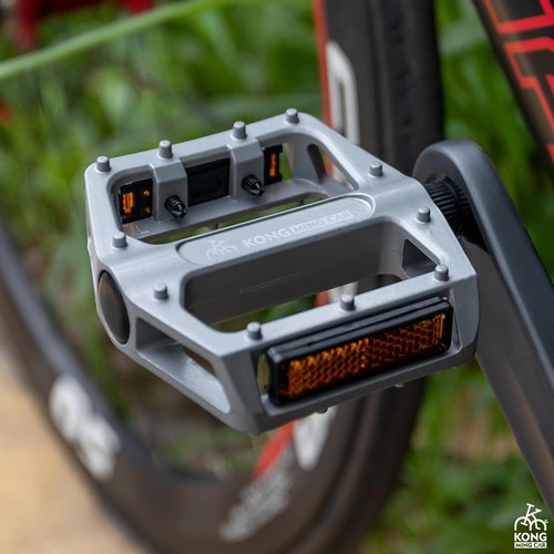 Mountain Bike Pedals 9/16 Inch - Bicycle Flat Pedals with Reflectors - Lightweight Aluminum Alloy Wide Platform Pedals for Mountain Bike, BMX, Road Bike Pedals (Sliver)