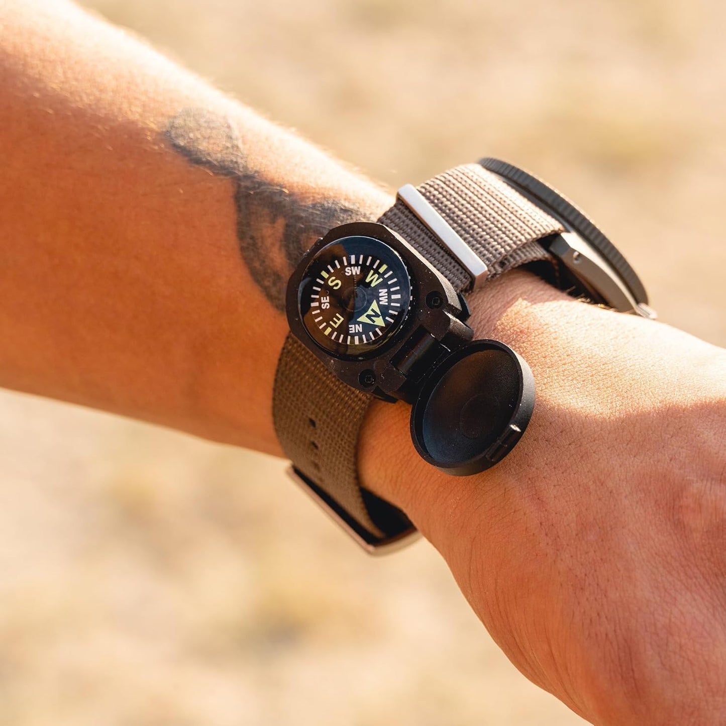 Sun Company Wrist Turtle - Armoured Wrist Compass with Closing Cover | Easy-to-Read Compass for Watch Band or Paracord Survival Bracelet