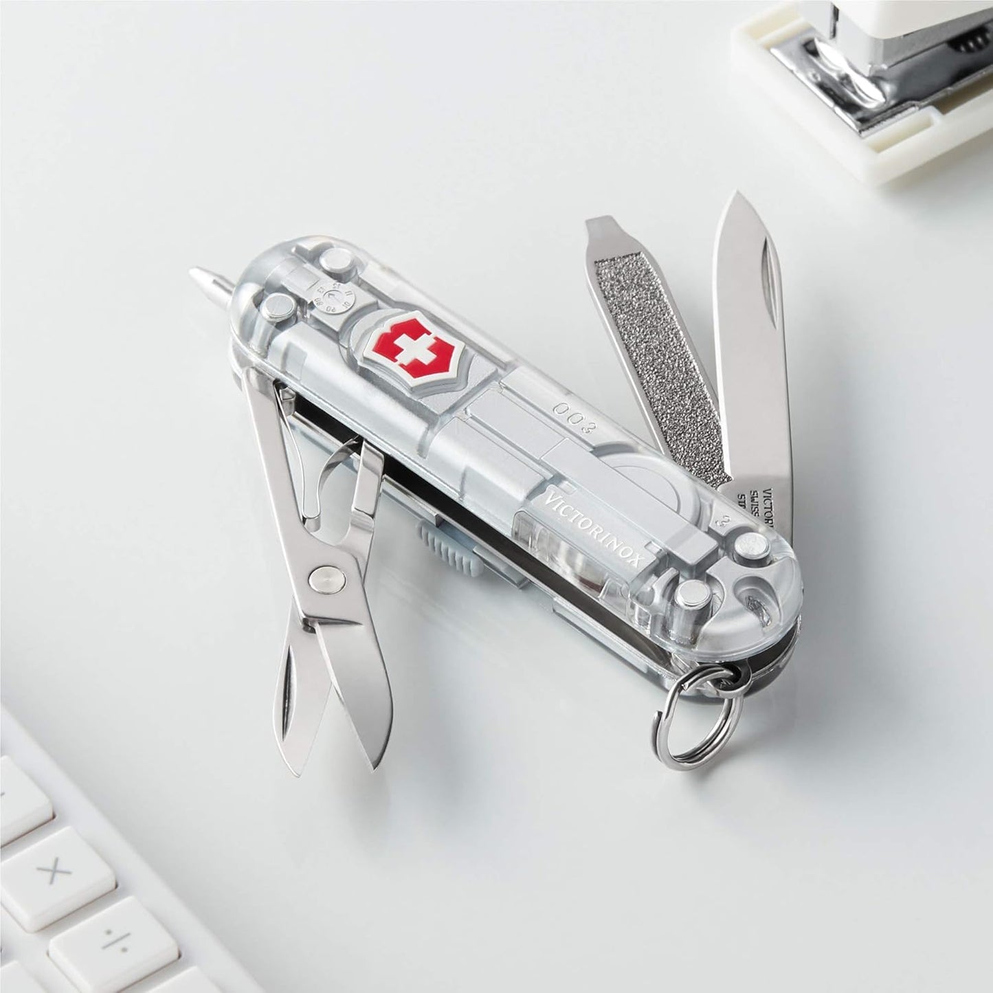 Victorinox Signature Lite Swiss Army Knife, Compact, 7 Functions, Swiss Made Pocket Knife with Pressurized Ballpoint Pen, LED and Key Ring - Silver Tech