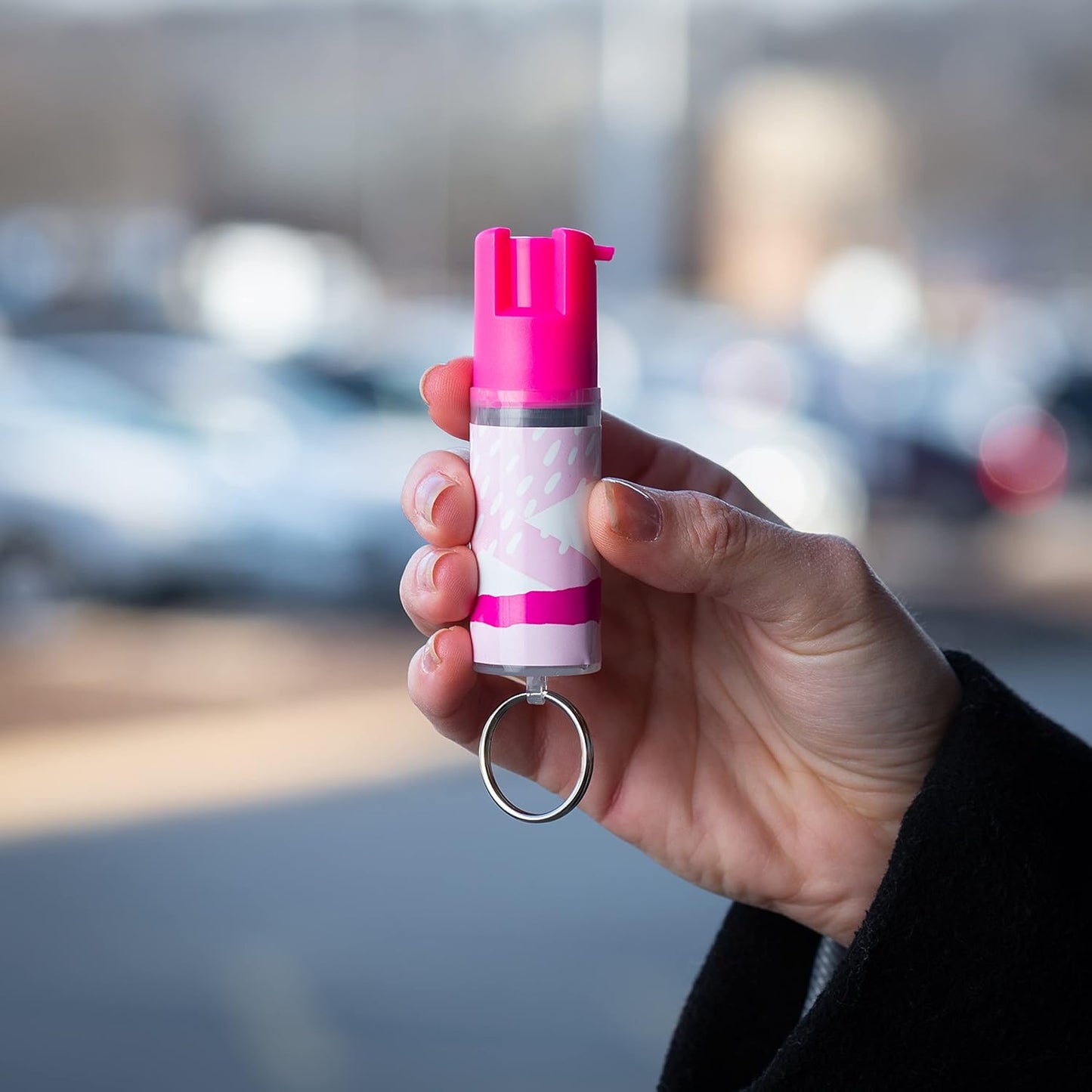 SABRE Pepper Spray With Key Ring, 25 Bursts, 10-Foot (3-Meters) Range, UV Marking Dye, Twist Lock Safety, Supports The National Breast Cancer Foundation (NBCF)