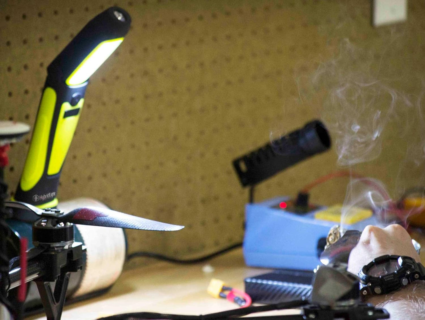 Mammoth - Solar/Rechargeable Multi-Function 400 Lumen LED Work, Auto, Shop Light. USB OUT Charges Cell Phones