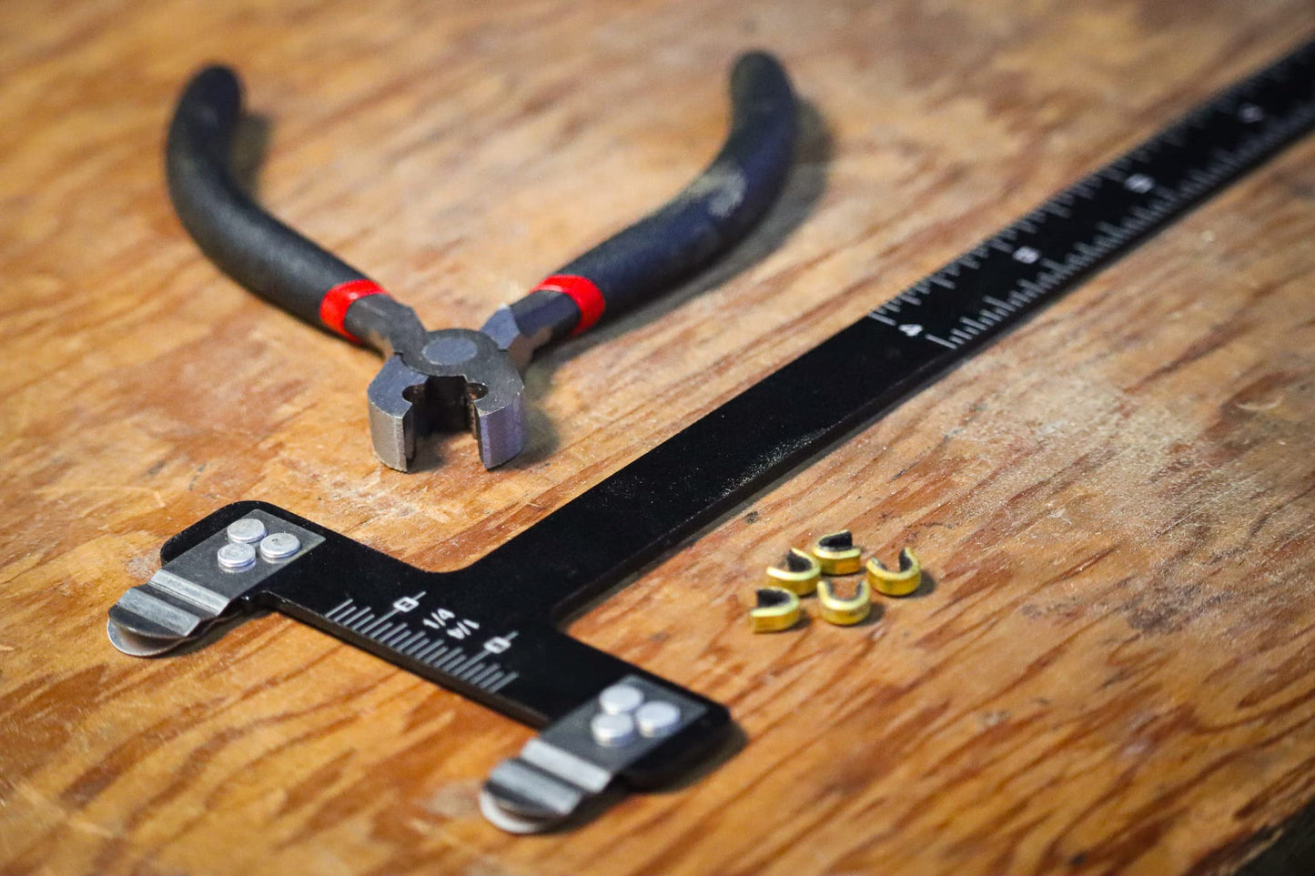 Shatterproof Archery Nock Setting Pliers (1 Pair of Brass Nock Setting Pliers)