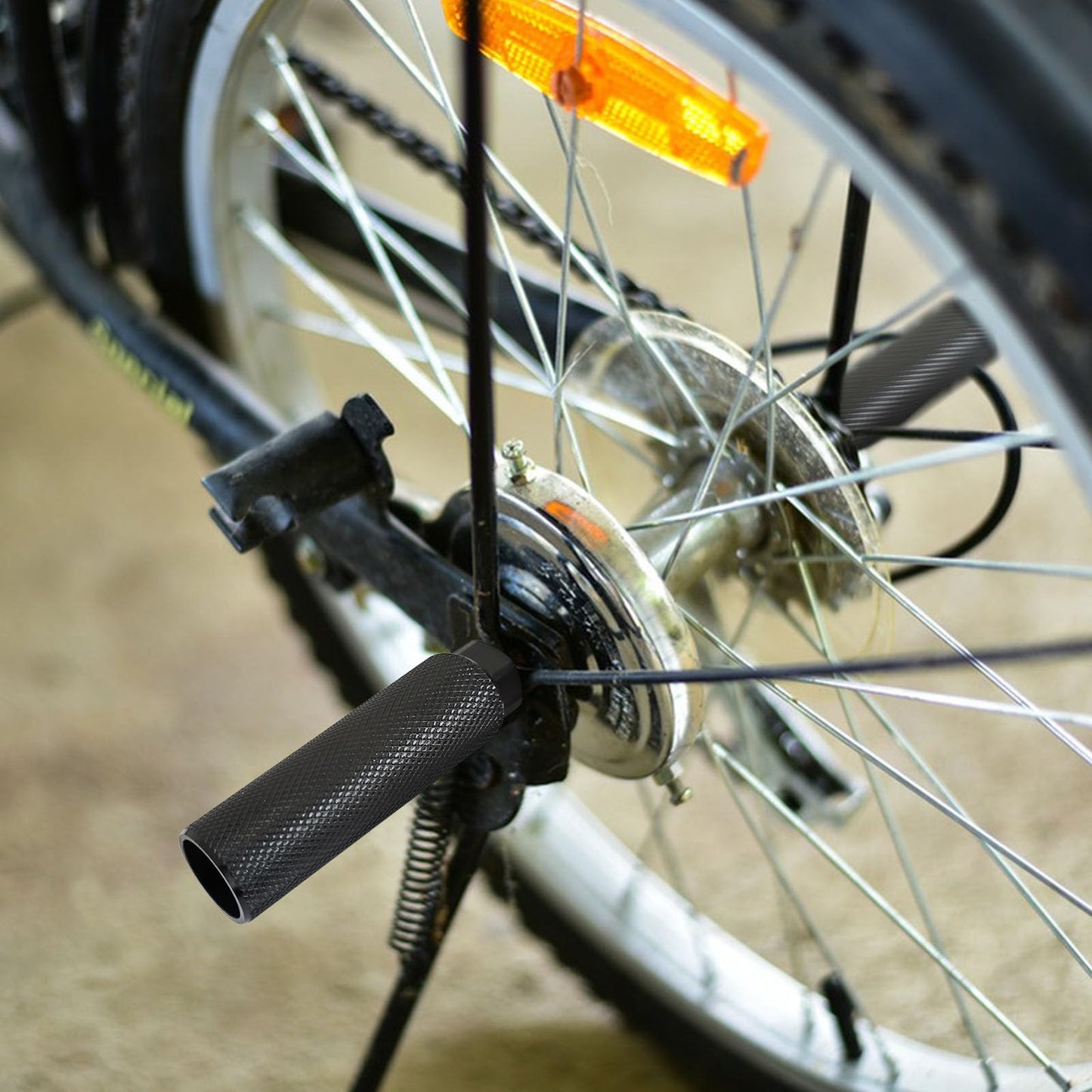 2pcs Bike Foot Pegs Aluminum Alloy Bicycle Pegs Mountain Bike Cycling Rear Stunt Pegs Fit 3/8 inch Axles (Black)