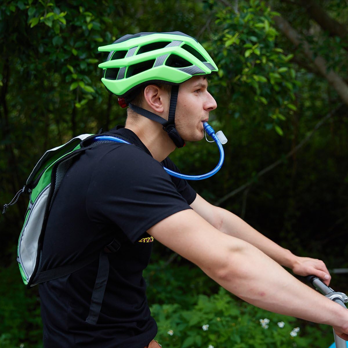KUYOU Running Hydration Vest - Lightweight Insulated Hydration Backpack with 2L Water Bladder, Adjustable Chest Straps and Reflective Water Backpack for Trail Running Marathon Race Hiking Cycling