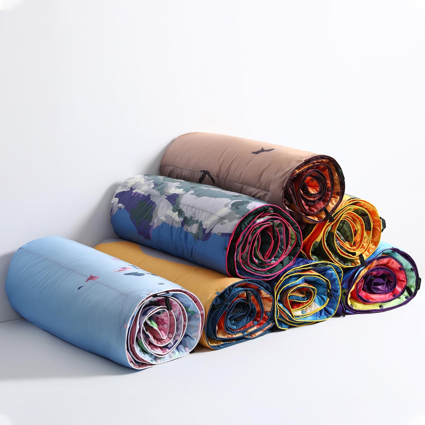 APSMILE Outdoor Down Blanket | Extra Warm & Puffy Camping Blanket | Water-resistant, Lightweight, Packable Sleeping Quilt for Camp, Travel, Hiking, Picnic, Backpack (Flower Valley HD Printed, 52"x75")