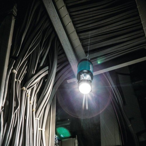 Makita ML102 12V max Lithium-Ion Cordless LED Lantern/Flashlight with Bare Tool Only