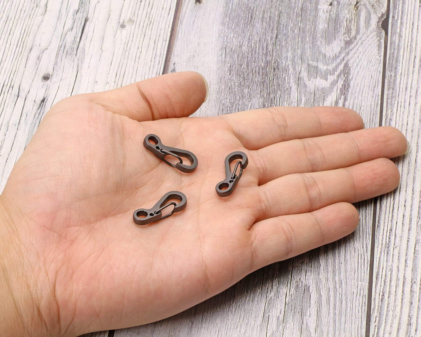 Mini Skater 20PCS Mini Hanging Buckle Spring Backpack Clasps Metal Hook EDC Keychain Keyring Bottle Hooks Paracord Tactical Survival Gear (Gun Grey)
