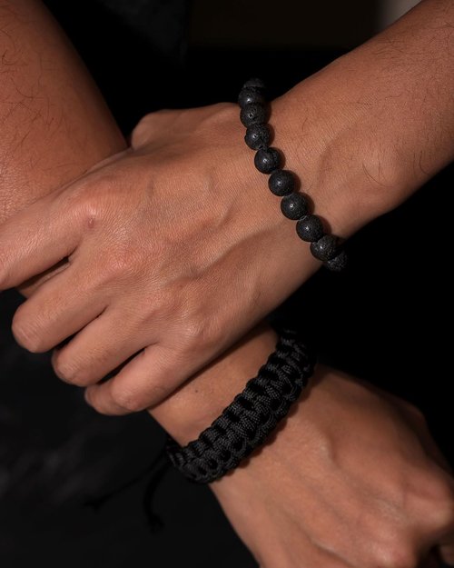 Xfoxstal 2Pcs Adjustable Handmade Survival Paracord Bracelets Set Lava Stone Stretch Beaded Bracelets for Women Men Outdoor Hiking Camping Unisex (Black)