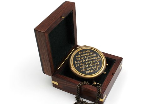 Be Strong and Courageous, Do Not Be Afraid Brass Engraved Compass with Stamped Wooden Case – Inspirational Birthday, Confirmation, and Baptism Gifts – Brown
