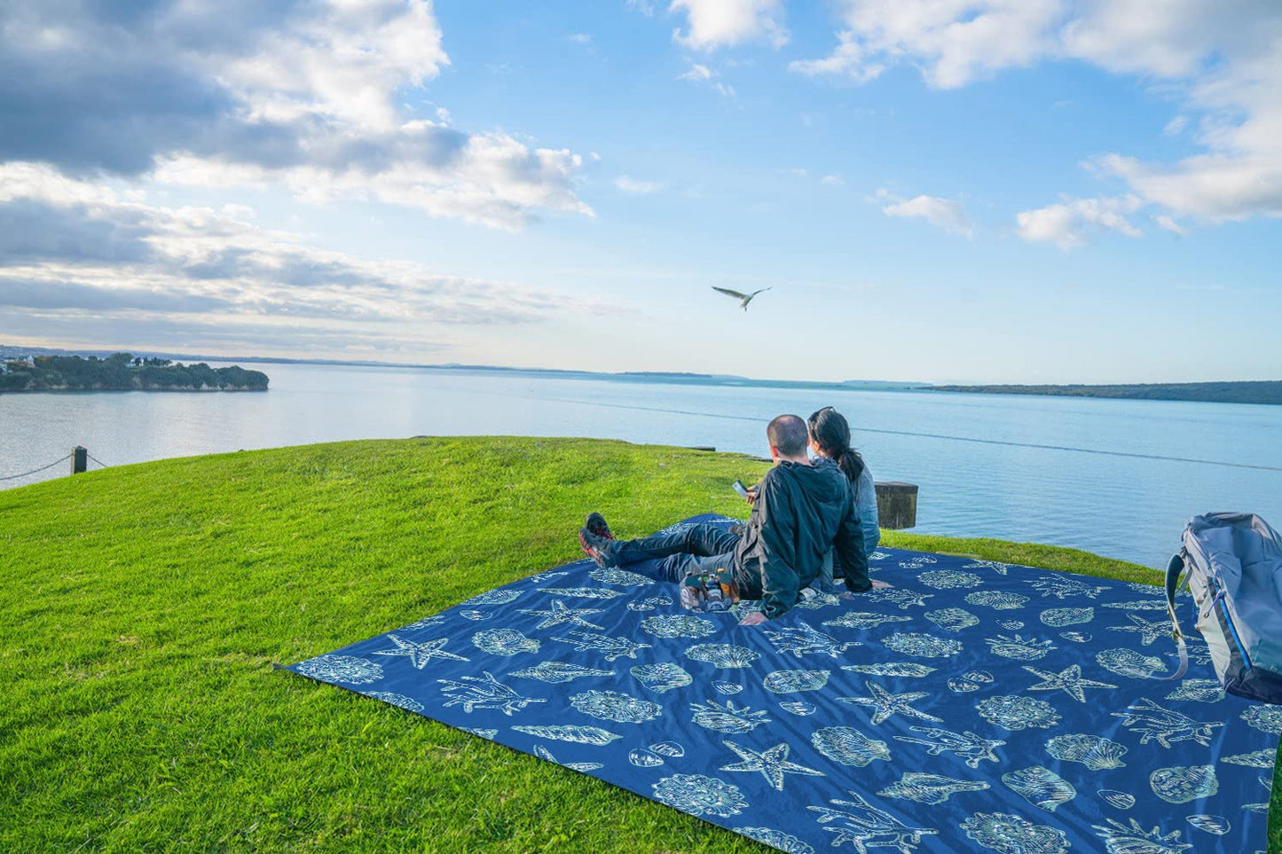 WEKAPO Beach Blanket Waterproof Sandproof Oversized, Extra Large Beach Mat Sand Free, Lightweight & Compact Sand Free Mat with 6 Stakes & 4 Corner Pockets (Blue Sea Shells, 8 x 7 FT (1~4 Person))