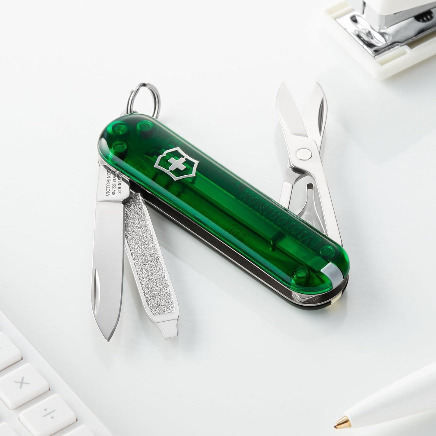 Victorinox Classic SD Swiss Army Knife, Compact 7 Function Swiss Made Pocket Knife with Small Blade, Screwdriver and Key Ring - Emerald