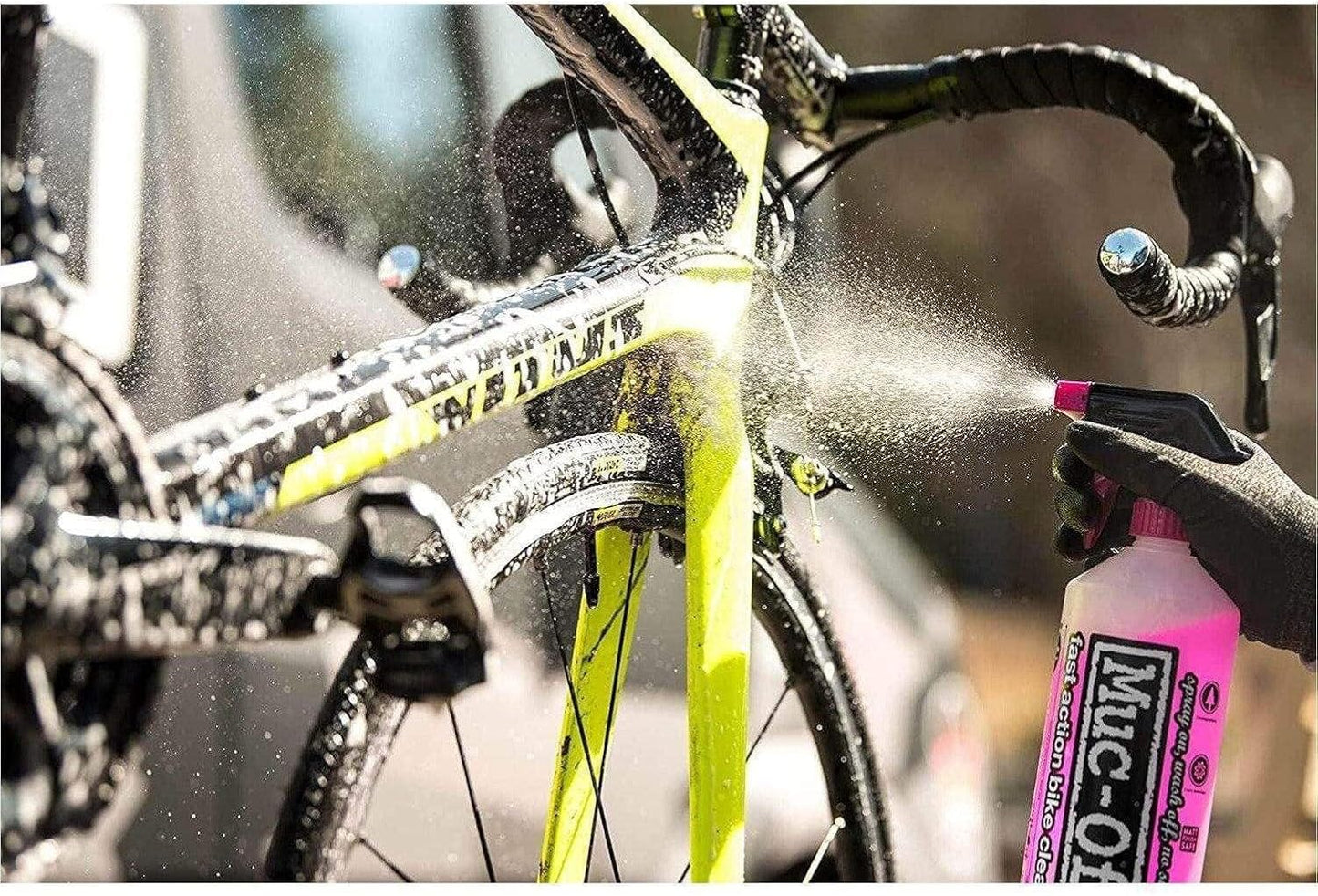 Muc-Off Nano Tech Bike Cleaner 1L | Biodegradable Formula, Safe on Carbon Fibre and All Surfaces | Breaks Down Dirt on a Molecular Level