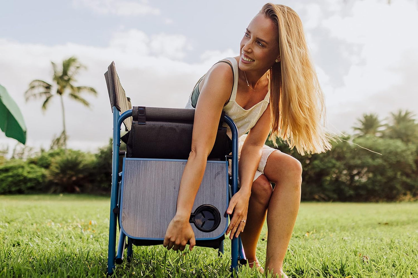 PICNIC TIME NCAA Oklahoma State Cowboys Fusion Camping Chair with Side Table and Soft Cooler - Beach Chair for Adults - Lawn Chair