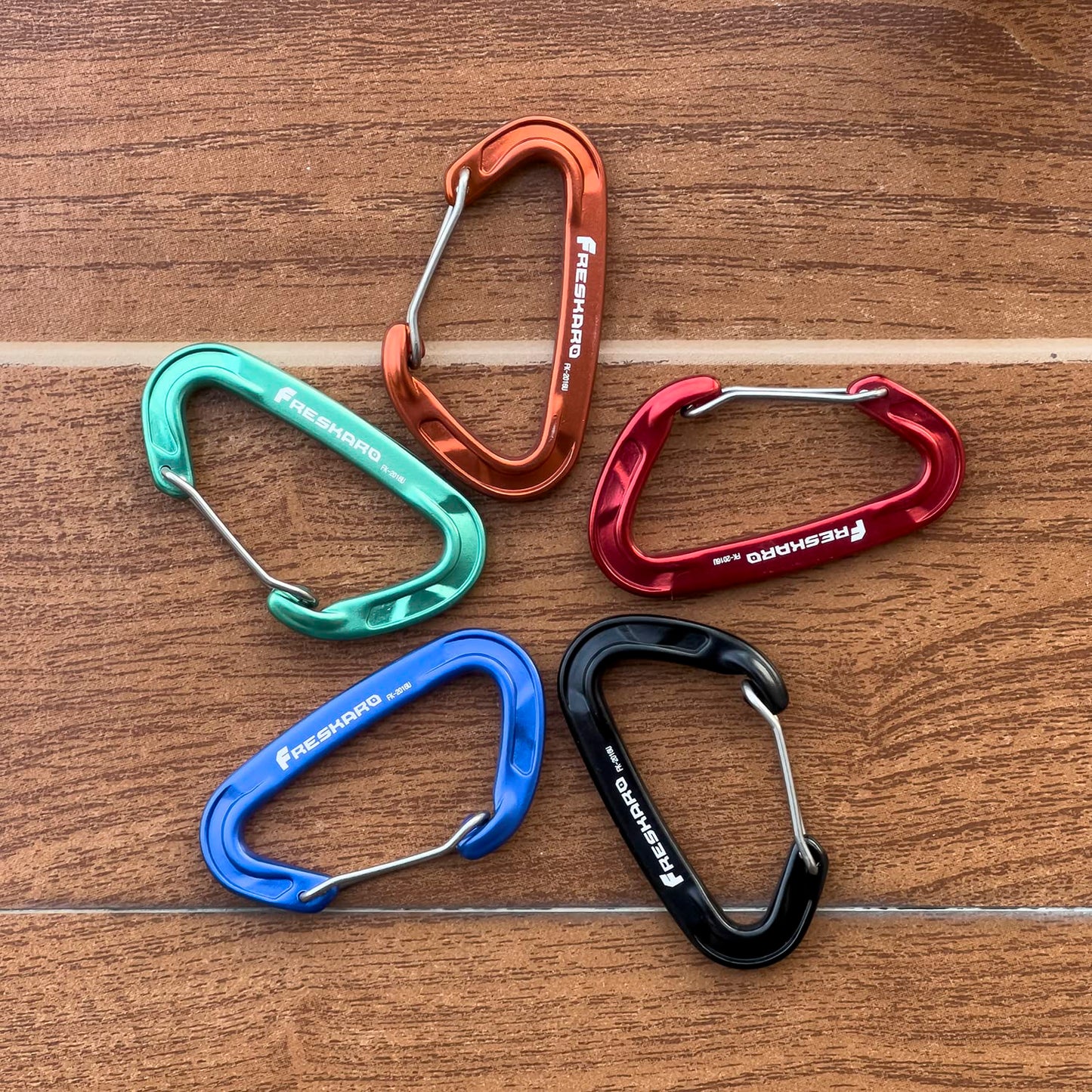 FresKaro Wiregate Carabiner Clip, 15kN Wire Gate Caribeener Heavy Duty, Caribeaner Spring Snap Hook, Strong, Lightweight, 5Pack for one of Each Color,Keychain, Key, Gym, Dog Collar, Outdoor Camping