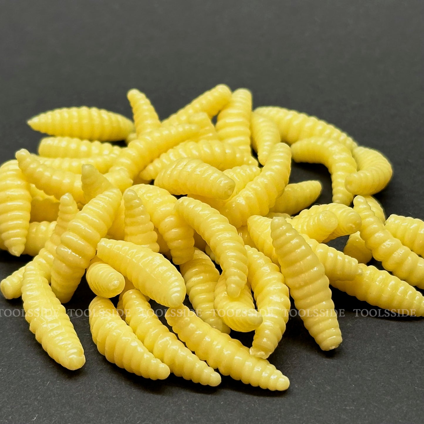 TOOLSSIDE 50 Pcs Rubber Maggots Fishing Bait 1 Inch (22mm) Crappie Jigs, Fishing Maggots, Bulk Fishing Grubs for Trout, Crappie, Pan Fish, Bluegill, Fresh Water Fishing Lures Set