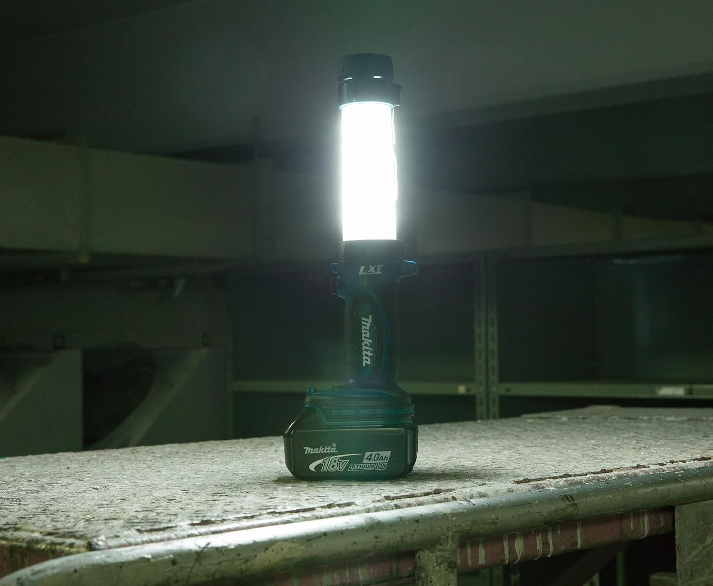 Makita DML806 18V LXT Lithium-Ion Cordless L.E.D. Lantern/Flashlight Tool