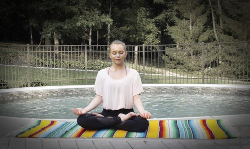 $averPak BodyForge Authentic Mexican Falsa Yoga Blanket (Green/Black/White)