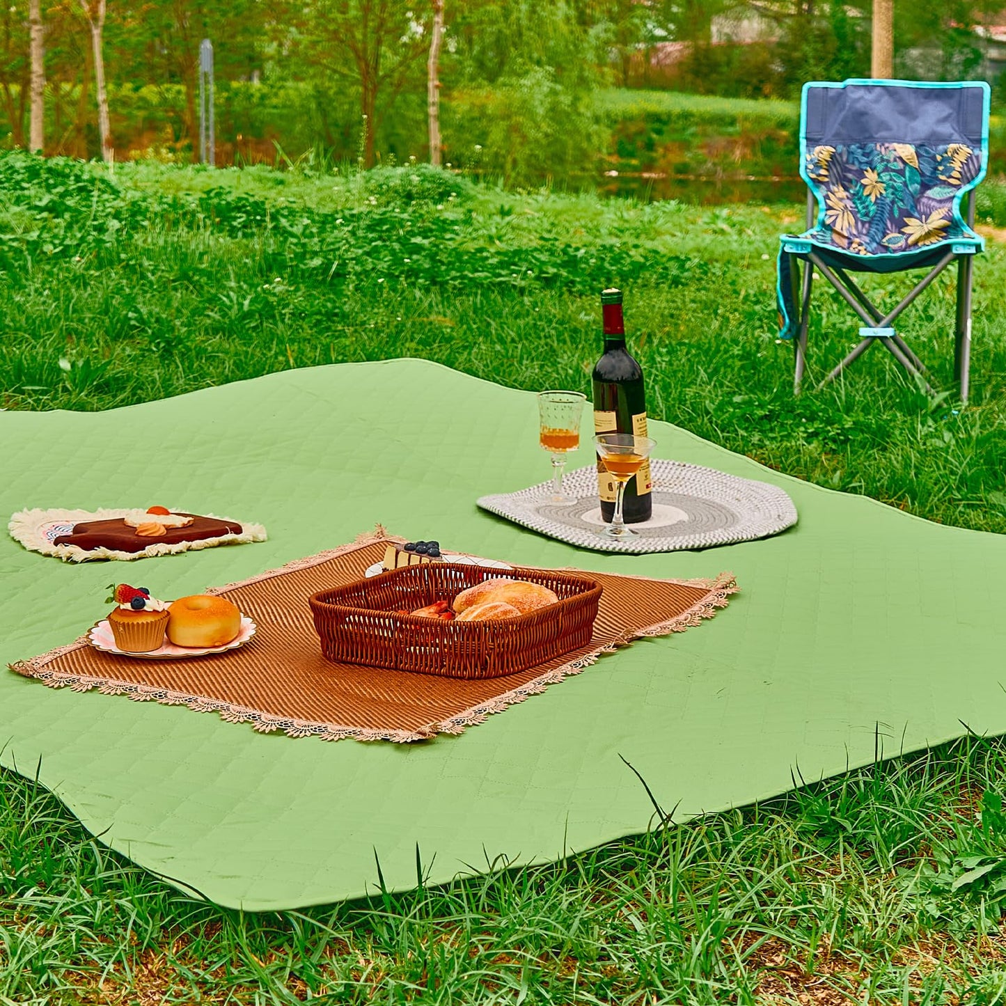 NKTDWO Double Sided Picnic Blanket with Storage Bag, 60'' x 80'' Waterproof Outdoor Blanket with Strap, Foldable Park Blanket for Picnic Camping Travel Beach, Machine Washable (Green)