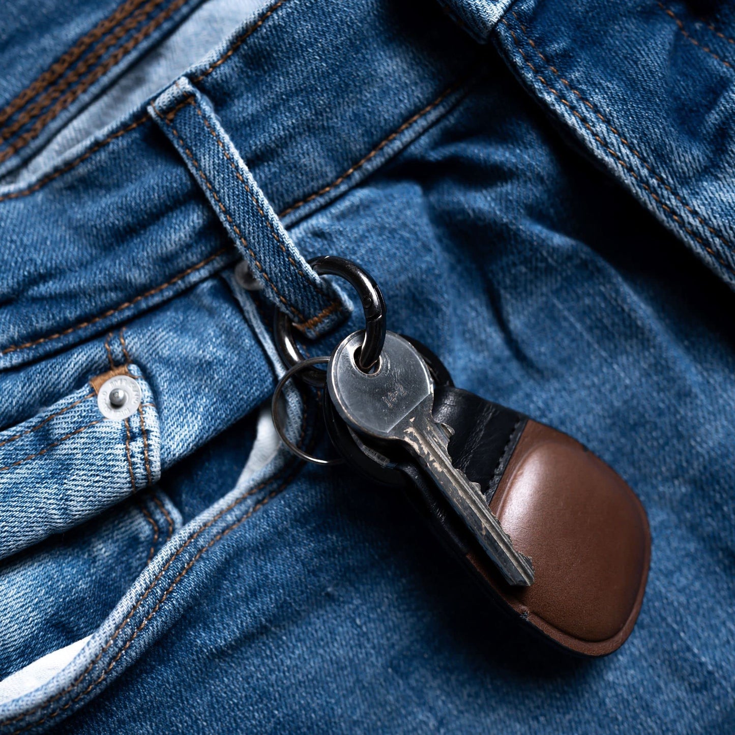 KeySmart Stainless Carabiner Clip & MagConnect Pro Key Holder