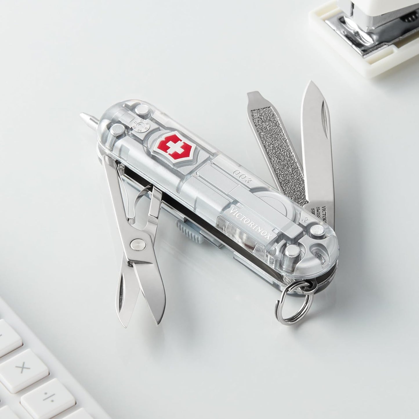 Victorinox Signature Lite Swiss Army Knife, Compact, 7 Functions, Swiss Made Pocket Knife with Pressurized Ballpoint Pen, LED and Key Ring - Silver Tech