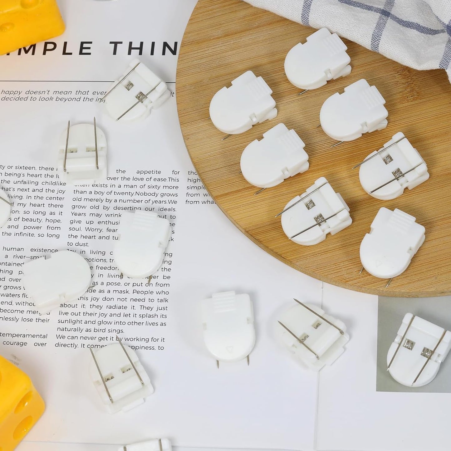 Cubicle Clips Fabric Panel Wall Clips Cubicle Pins Hooks Fabric Panel Cubicle Accessories Office Clips for Hanging Photos Notes, Memos, Messages (40)