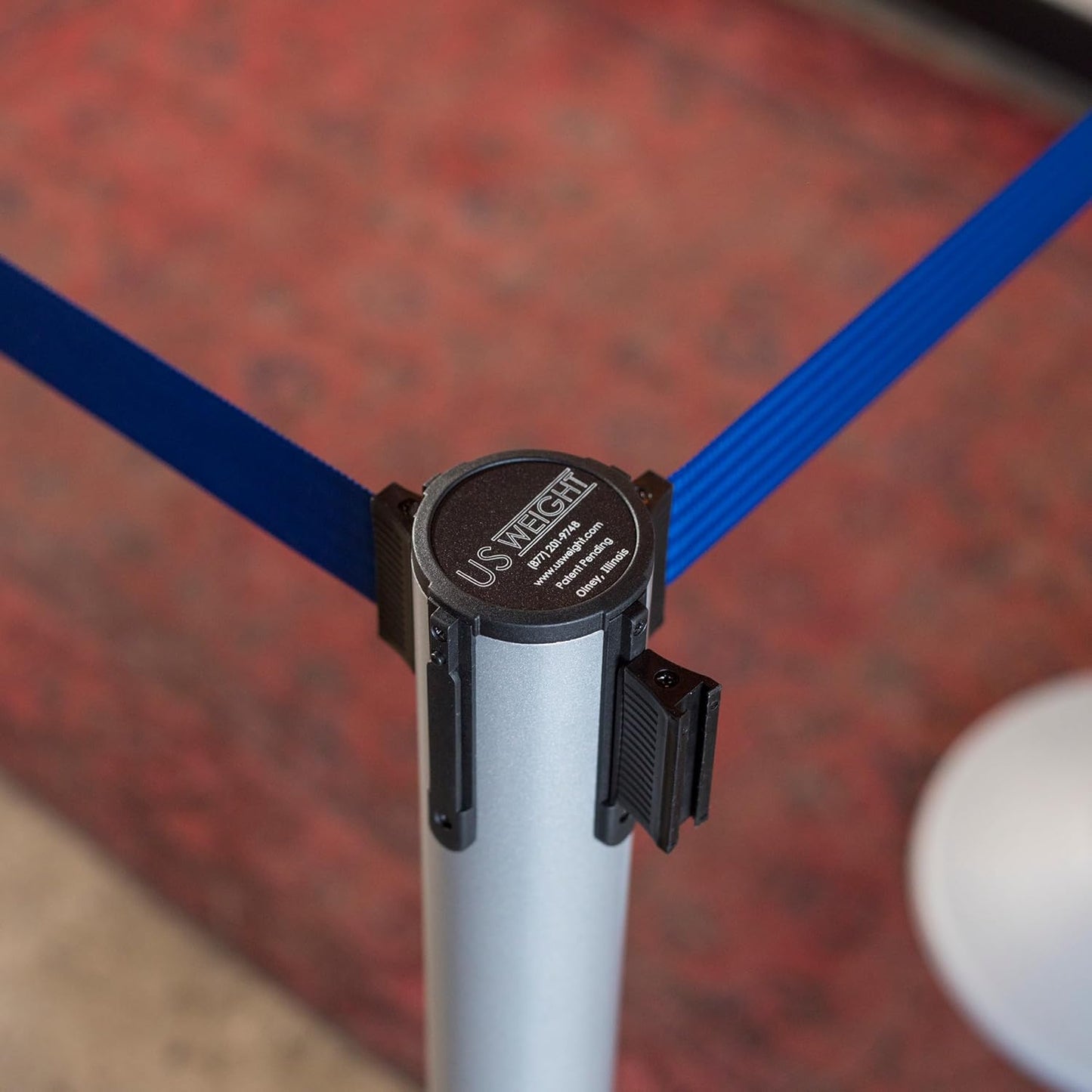 US Weight Premium Silver Steel Stanchion with 7.5-Foot Retractable Belt