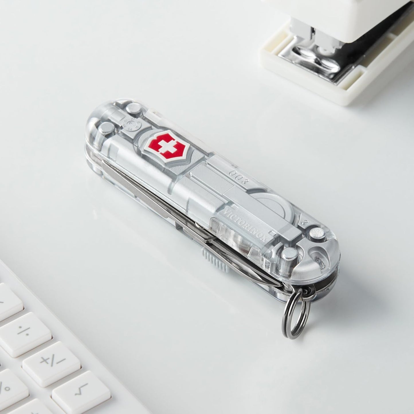 Victorinox Signature Lite Swiss Army Knife, Compact, 7 Functions, Swiss Made Pocket Knife with Pressurized Ballpoint Pen, LED and Key Ring - Silver Tech