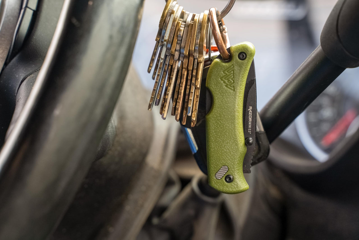 OUTDOOR EDGE Razor Mini Folding Pocket Knife - Compact 2.2" EDC with RazorSafe Replaceable Blades - Perfect Small Everyday Carry Knife for Men Women - Includes 2 Replaceable Drop Point Blades