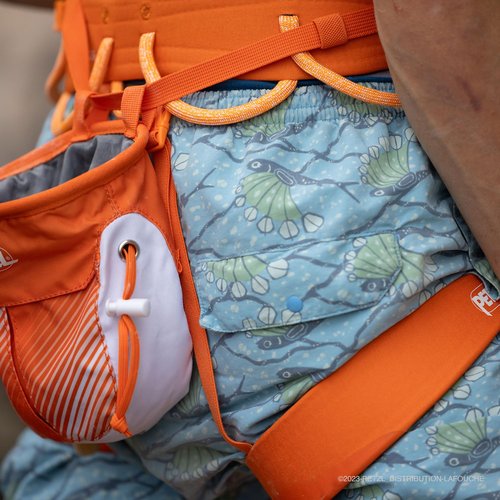 SAKAPOCHE Ergonomic Chalk Bag with Pocket and Belt, Orange/White