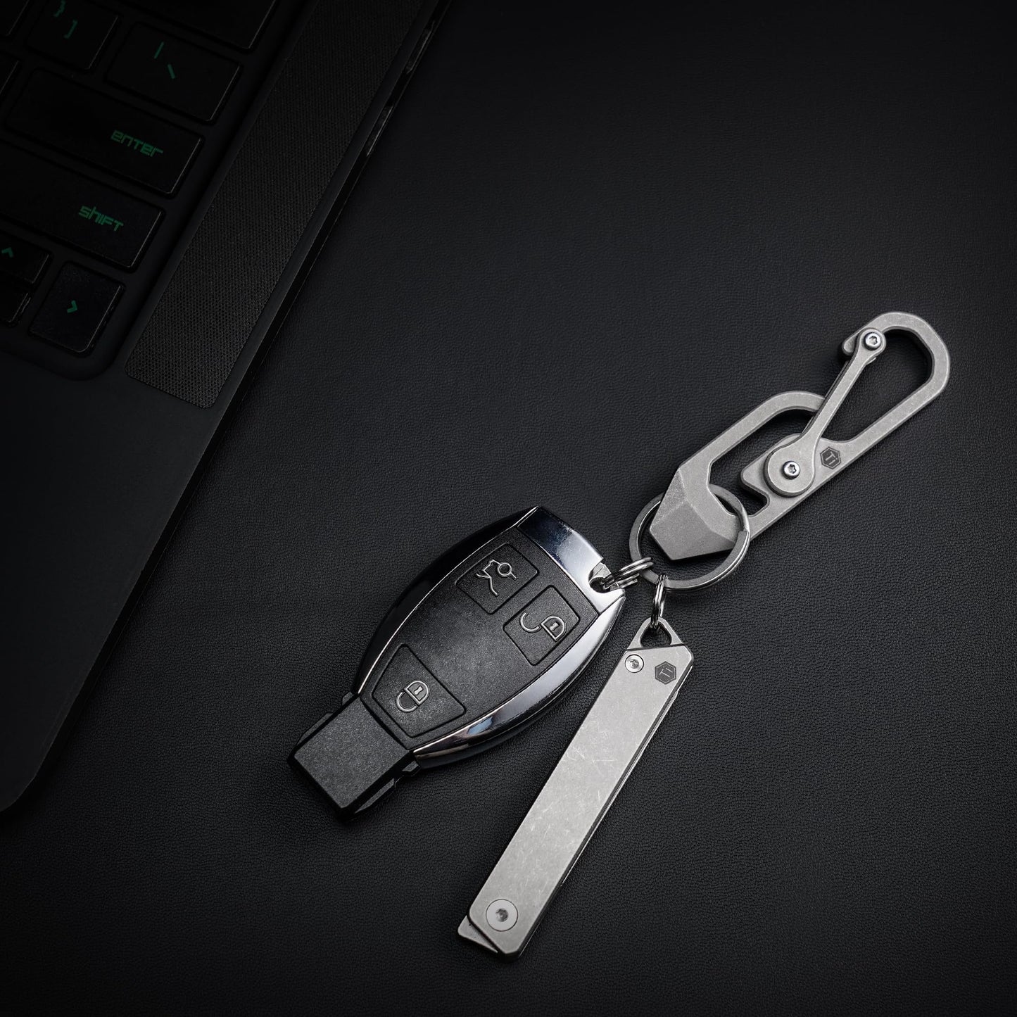 KeyUnity KU04 Titanium Carabiner Keychain Tool, Quick Release Carabiner with Pry Bar Function for Everyday Carry