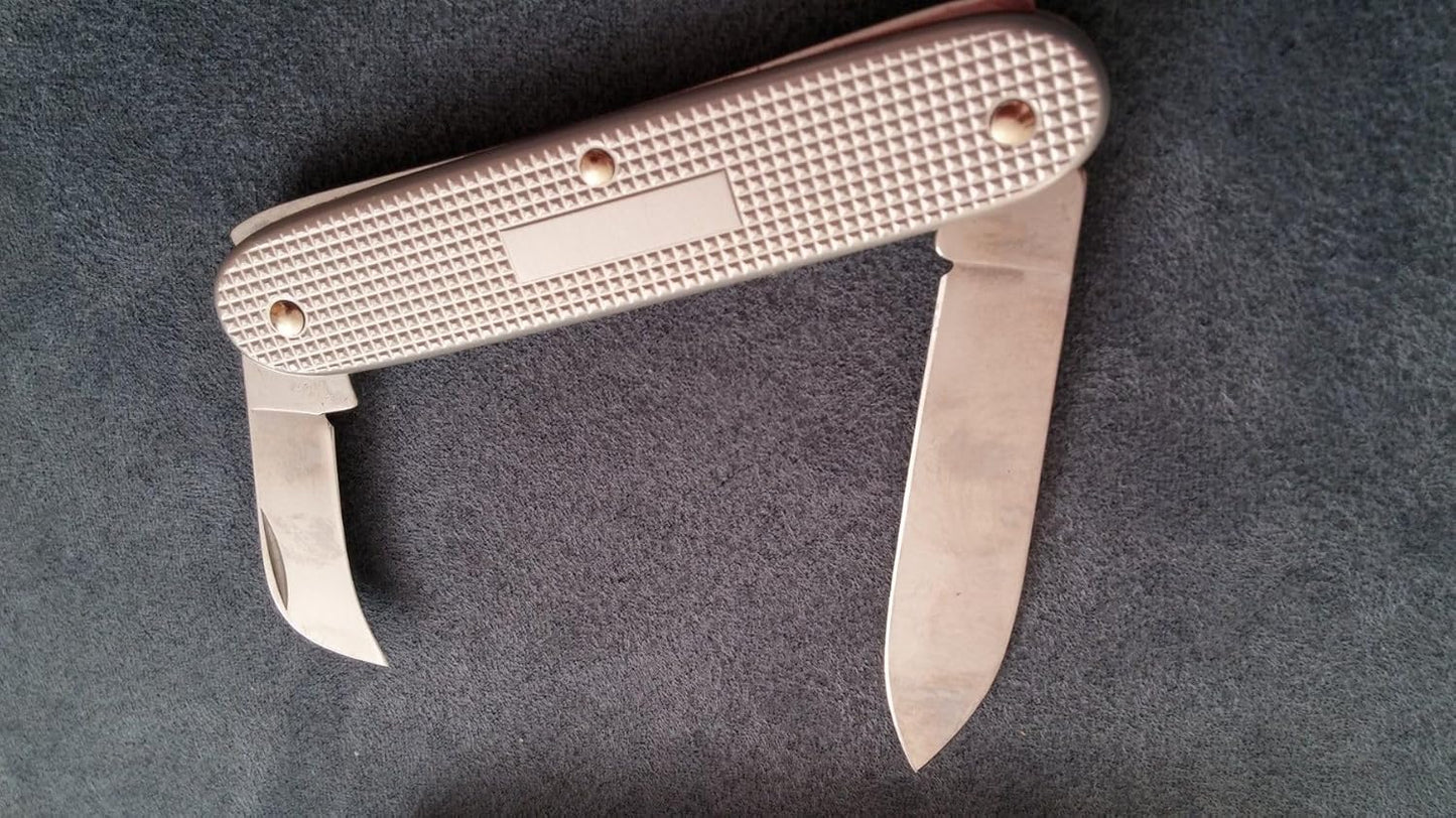 Victorinox Swiss Army 7 Swiss Army Knife, 7 Function Swiss Made Pocket Knife with 2 Blades (Large and Pruning Blade), Wood Saw and Bottle Opener - Silver