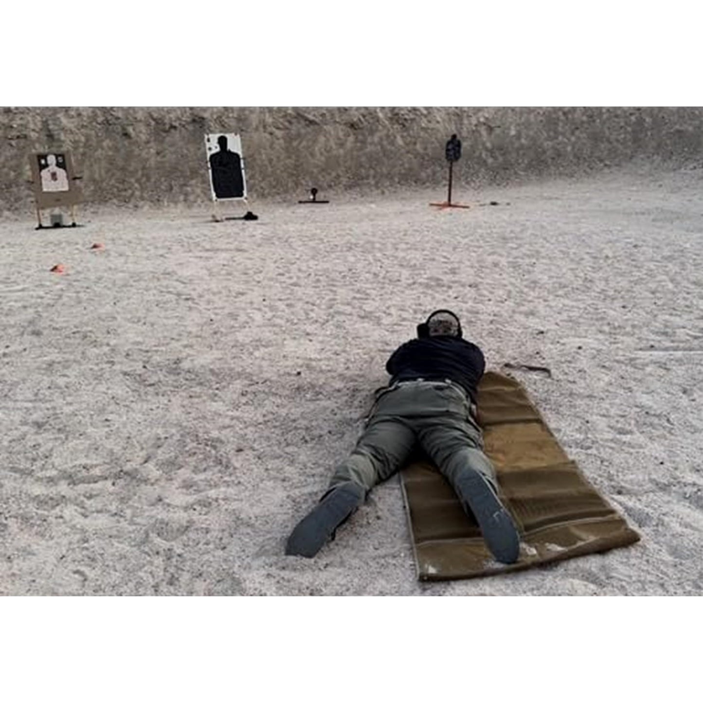 JIPIMON Shooting Mat with Tactical Water Resistant Carrying Bag, Extra Large Prone Padded Portable Roll Up Shooting Mats (Tan)