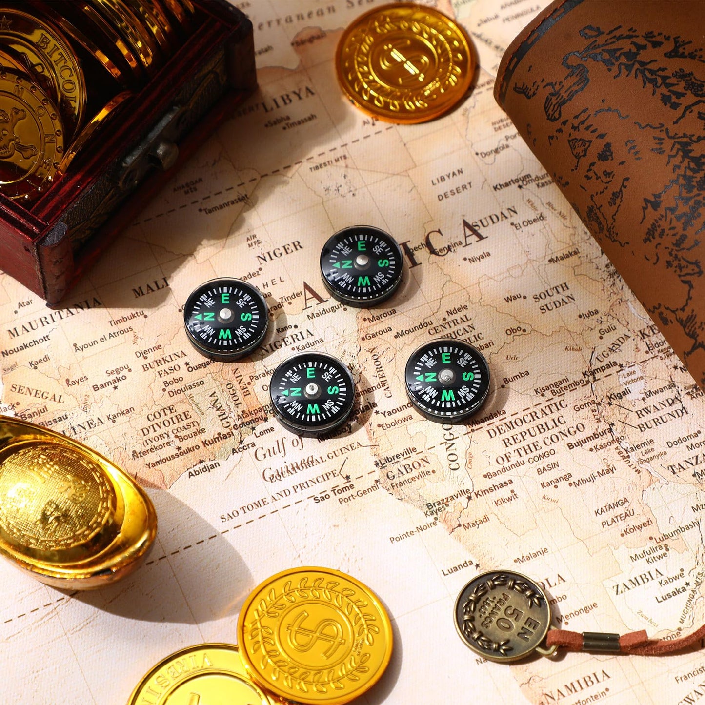 Kanayu 200 Pcs 20 mm Mini Compass Black Pocket Sized Survival Button Compass Bulk for Camping Hiking Touring Backpacking Boating Outdoor Activities