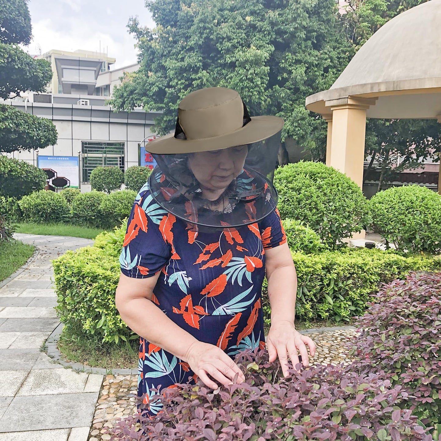 Sucrain 2 Pack Mosquito Head Net Hat Sun Hat Garden Bug Hat with Hidden Net Mesh for Outdoor Gardening (Dark Beige, Dark Grey)