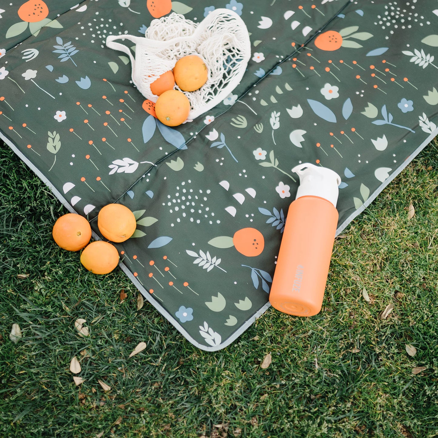 RED ROVR Adventure Blanket | Foldable Outdoor Mat Fits Inside Easy-to-Carry Tote Bag | Beach, Picnic, Grass | Shoulder Strap & Exterior Pocket | 100% Soft Polyester | Large, 5’ x 6’