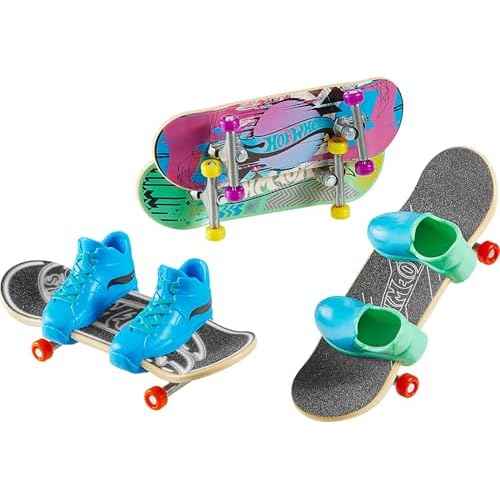 Hot Wheels Skate Tony Hawk Fingerboard & Removable Skate Shoes Multipack, 4 Fully Assembled Boards, 2 Pairs of Skate Shoes, 1 Exclusive Set (Styles May Vary)