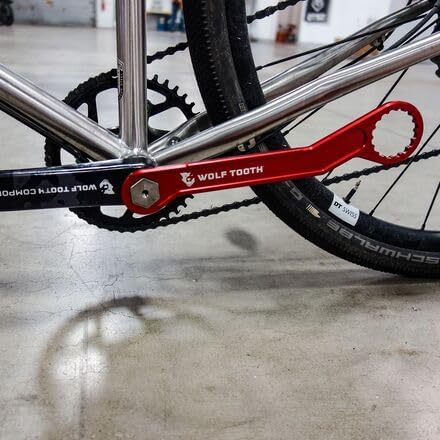 Wolftooth Ultralight Pack Bottom Bracket Wrench and Chain Whip