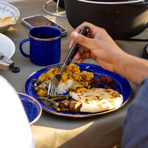 GSI Outdoors Mesa 2-Person Enamelware Dining Set 6-Pieces – Lapis with Bronze-Finished Stainless Steel Rim, Dishwasher Safe, Lapis